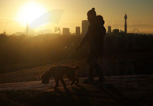 Μεγάλη πυρκαγιά σε αποθήκη στο Λονδίνο, κάτοικοι ανέφεραν εκρήξεις