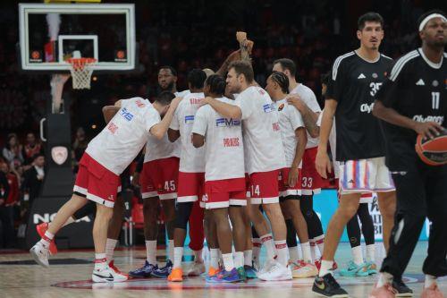 Euroleague : Νίκη Ολυμπιακού επί της Παρί στο κατάμεστο ΣΕΦ