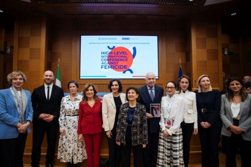 Εντατικοποιούνται οι προσπάθειες ενσωμάτωσης διάστασης του φύλου σε πολιτικές, λέει η Επίτροπος