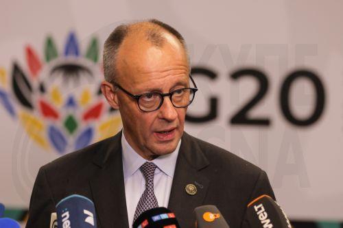 Ο Μερτς καλεί την ΕΕ να χαλαρώσει την απαγόρευση κινητήρων εσωτερικής καύσης από το 2035