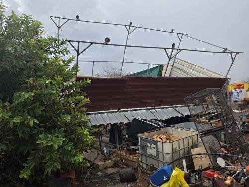 Ζημιές σε στέγες σπιτιών και φωτοβολταϊκά από ανεμοστρόβιλο που έπληξε το Αυγόρου