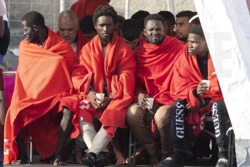 Νομιμοποιεί 500.000 μετανάστες χωρίς χαρτιά η Ισπανία