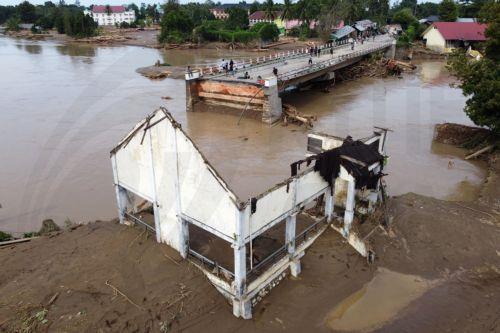 Οι πλημμύρες σε ΝΑ Ασία στοίχισαν τη ζωή σε σχεδόν 350 ανθρώπους