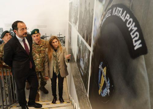 Ο ΠτΔ εγκαινίασε την έκθεση του ΓΤΠ για τις Δυνάμεις Καταδρομών