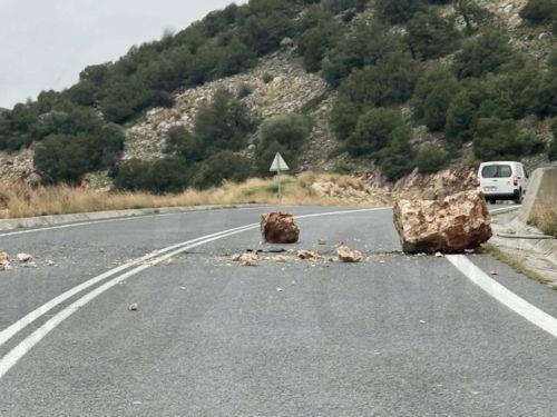 Κατολισθήσεις χώματος και πετρών στον δρόμο Κάμπου-Ορκόντα