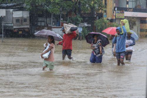 Μειώθηκε στα $108 δις το 2025 το ποσό που καταβλήθηκε από ασφαλιστικές για φυσικές καταστροφές
