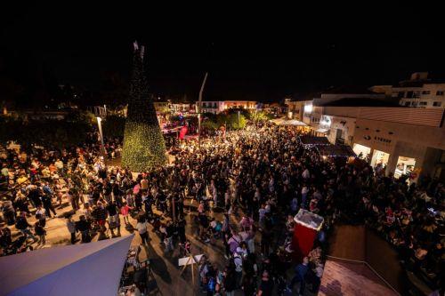 Η Πάφος φωτίστηκε και γιόρτασε την Αφή του Χριστουγεννιάτικου Δένδρου