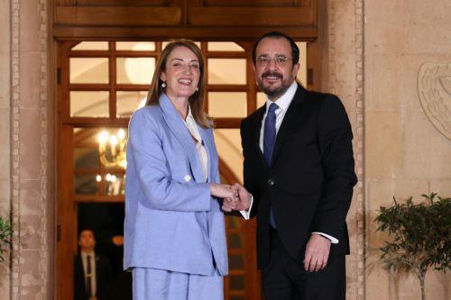 Στο Προεδρικό η Μέτσολα για συνάντηση με ΠτΔ και διευρυμένη Διάσκεψη Προέδρων ΕΚ