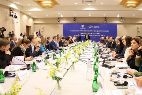 Η ΕΕ βασίζεται στην Κυπριακή Προεδρία λέει η Μέτσολα, να δράσουμε ως γέφυρα συνεργασίας λέει ο ΠτΔ (1)