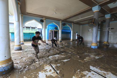 Έντονες βροχοπτώσεις στο Βιετνάμ προκαλούν θύματα και ζημιές