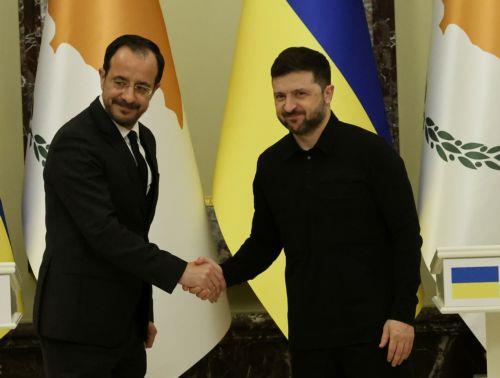 Ετοιμότητα ΚΔ να συμβάλει στην προώθηση ευρωπαϊκής πορείας Ουκρανίας, λέει ο ΠτΔ σε Ζελένσκι