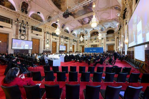 Γεωοικονομία και τεχνολογία έχουν εξελιχθεί σε βασικά πεδία στρατηγικής αντιπαράθεση, είπε ο Χ. Σενέκης