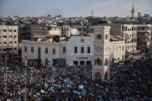 Οι Σύροι γιορτάζουν την πρώτη επέτειο από την ανατροπή Άσαντ