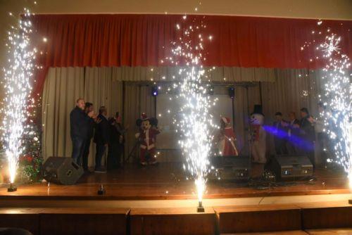 Με τη βοήθεια της τεχνολογίας άναψε ο χριστουγεννιάτικος διάκοσμος στο Λιοπέτρι