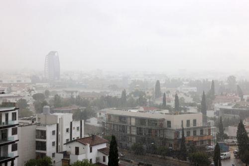 Yellow warning for thunderstorms in effect until 0900 on Tuesday