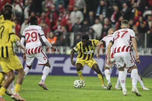 Η νεανική Στρασμπούρ η πρωτοπόρος του Conference League