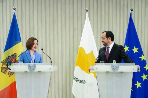 Η διεύρυνση «ισχυρό γεωπολιτικό εργαλείο» της Προεδρίας, είπε ο ΠτΔ στην Μολδαβή Πρόεδρο