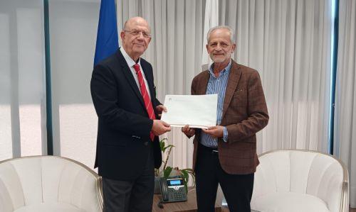 Ο ΥΠΟΙΚ έδωσε €500 στην εκστρατεία «Υιοθετήστε» μια Οικογένεια τα Χριστούγεννα