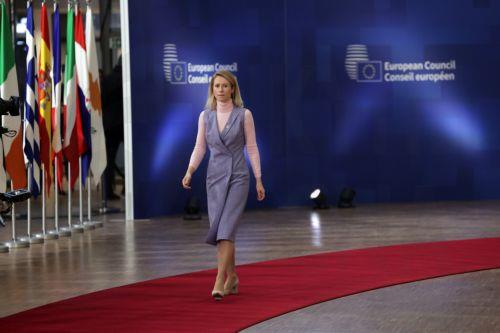 Στόχος η επίτευξη δημοκρατικής και ειρηνικής λύσης λέει η Κάλας για Βενεζουέλα