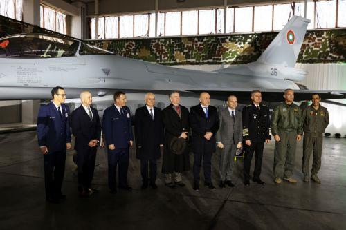 Στην Βουλγαρία η πρώτη παρτίδα μαχητικών αεροσκαφών F-16 Block 70