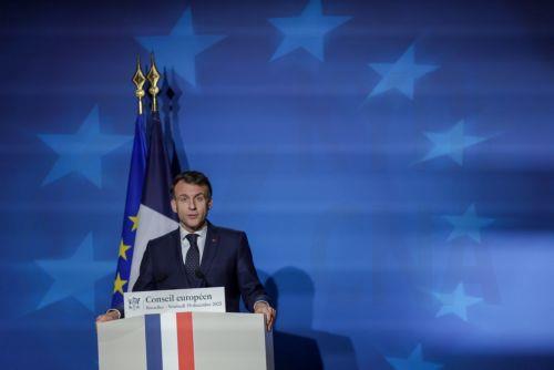 «Πρέπει να προστατέψουμε τις ελευθερίες μας» είπε ο Μακρόν στο μήνυμά του