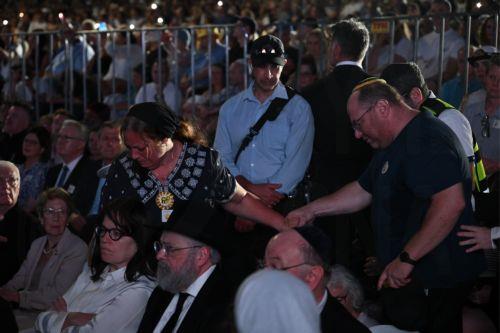 Η Αυστραλία τίμησε τα 15 θύματα της επίθεσης με πυροβολισμούς στην παραλία Μπόνταϊ