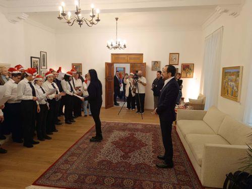 Μαθητές από σχολεία της Λευκωσίας έψαλαν τα κάλαντα στον ΠτΔ