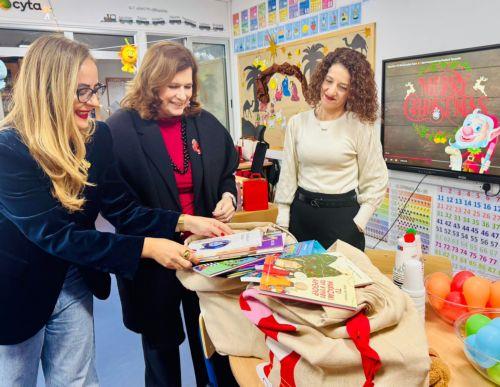 Η Υφυπουργός Πολιτισμού προσέφερε βιβλία στο Σχολείο του Μακάριου Νοσοκομείου