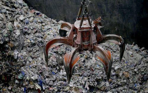 Στο Δικαστήριο της ΕΕ παραπέμπει τη Ρουμανία η Κομισιόν για χώρους υγειονομικής ταφής