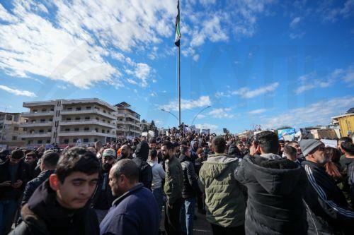 Οι αρχές της Συρίας ζητούν να τους παραδοθούν από το Λίβανο ανώτεροι αξιωματικοί