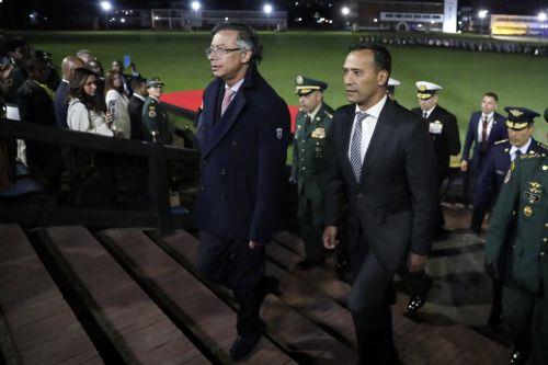 Θα πάρω τα όπλα για την πατρίδα απαντά στον Τραμπ ο Πρόεδρος της Κολομβίας