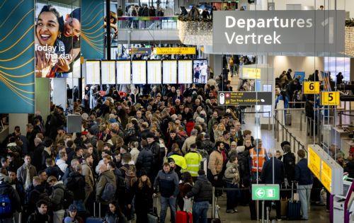 Εκατοντάδες ακυρώσεις πτήσεων αναμένονται στο αεροδρόμιο του Άμστερνταμ εξαιτίας χιονιού και παγετού