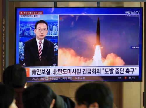 Η Βόρεια Κορέα εκτόξευσε τουλάχιστον ένα «βλήμα» προς τη θάλασσα της Ιαπωνίας