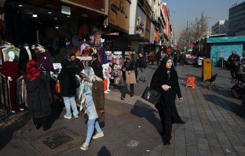 Η ιρανική αστυνομία διέλυσε με δακρυγόνα διαδήλωση στο μεγάλο παζάρι της Τεχεράνης