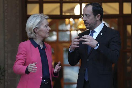 Η Πρόεδρος της Κομισιόν περιηγήθηκε της Πράσινης Γραμμής υπό τη συνοδεία του ΠτΔ