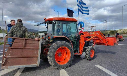 Κλιμακώνουν οι αγρότες στην Ελλάδα με τετραήμερο κλείσιμο της Αθηνών - Λαμίας