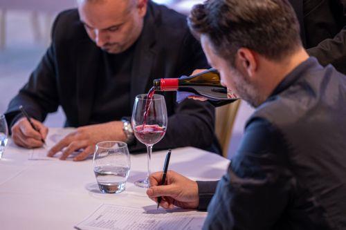 Αυξάνεται το ενδιαφέρον για το κρασί και μαζί του η αναγνώριση των 160 οινοχόων στην Κύπρο