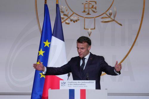 Κυριαρχεί όλο και περισσότερο η «νεοαποικιακή επιθετικότητα» λέει ο Μακρόν