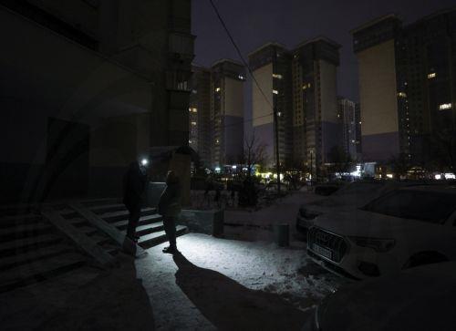 Εκατοντάδες πολυκατοικίες στο Κίεβο χωρίς ηλεκτρικό ρεύμα και θέρμανση