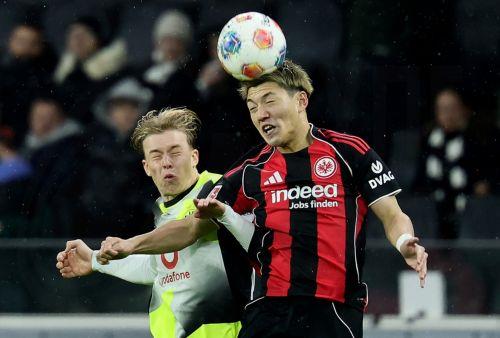 Με ισοπαλία 3-3 έληξε ο αγώνας Αϊντραχτ Φρανκφούρτης-Ντόρτμουντ