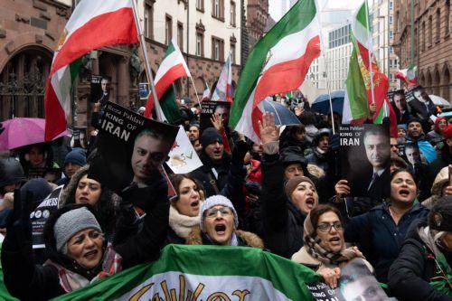 Το Ιράν προειδοποιεί ΗΠΑ με απάντηση αν επιτεθούν ενώ τους 116 έφθασαν οι νεκροί διαδηλωτές