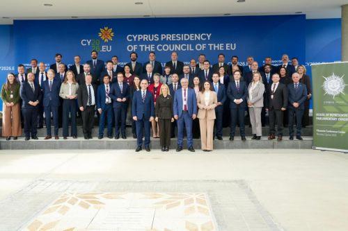 COSAC toplantısı Avrupanın jeopolitik zorluklarını tartışmayla sona erdi