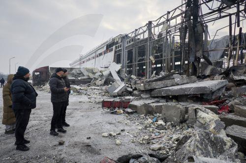 Τέσσερις νεκροί από ρωσικά πλήγματα, διακοπές σε ηλεκτρισμό και θέρμανση στην Ουκρανία