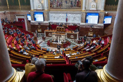 Η Γαλλία προχωρά με τον προϋπολογισμό χωρίς την έγκριση της Εθνοσυνέλευσης