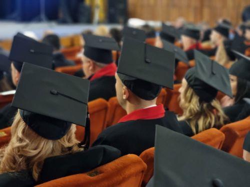 Σε 3 ποσοστιαίες μονάδες περιορίζονται τα επιτόκια για φοιτητικά δάνεια στη Βουλγαρία