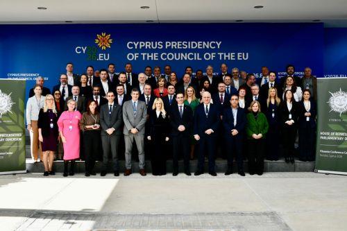 Oλοκληρώθηκαν οι εργασίες διακοινοβουλευτικής διάσκεψης για ΤΝ στη Λευκωσία