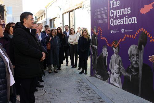 Avrupa Komiserleri Lefkoşa Suriçi bölgesini gezdi, Yeşil Hat boyunca yürüdü