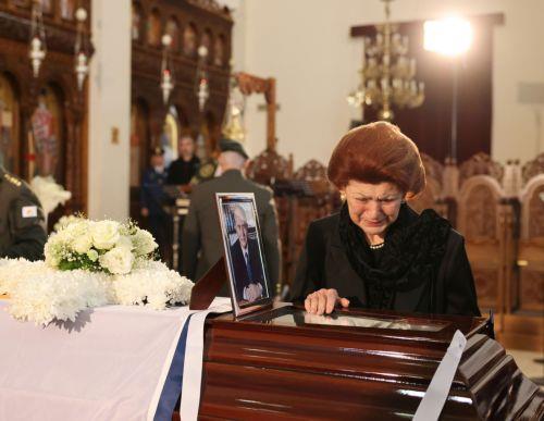 Άρχισε η εξόδιος ακολουθία για τον πρώην Πρόεδρο Γ. Βασιλείου