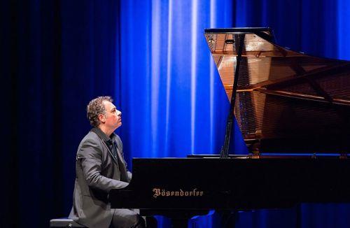 Ο Μανώλης Νεοφύτου επέστρεψε στο Τεχνόπολις 20 με ένα πολυσχιδές πιανιστικό ρεσιτάλ