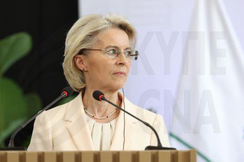 Μεσίστιες οι σημαίες στην ΕΕ σε ένδειξη πένθους για το σιδηροδρομικό δυστύχημα